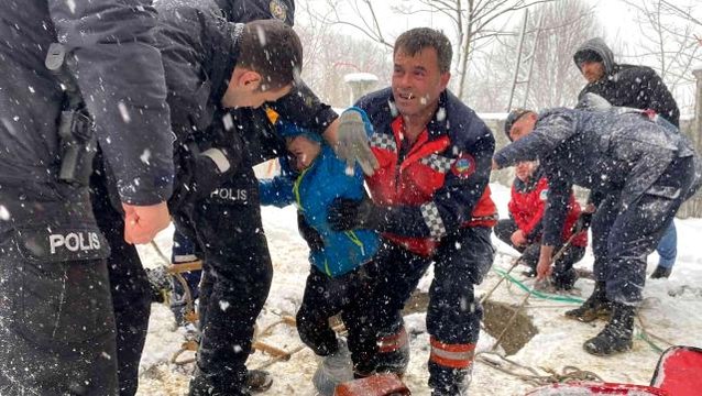 4 buçuk yaşındaki çocuk oyun oynarken kuyuya düştü