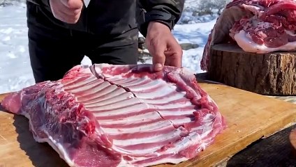 لقد أعدت كما هائلا من الطعام ليشبع الجميع! كباب الدجاج ولحم الخروف