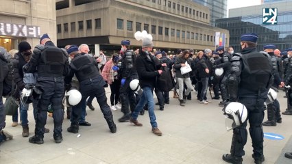 La manifestation contre les mesures sanitaires a démarré