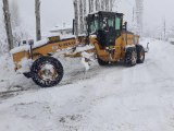 Kardan yolu kapanan köydeki hastaya güçlükle ulaşıldı