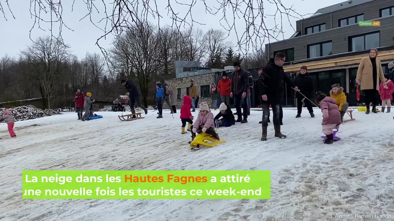 La neige dans les Hautes Fagnes a attiré une no...