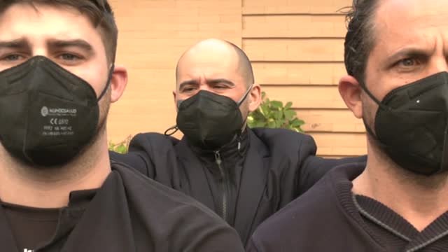 Los costaleros se preparan para la Semana Santa