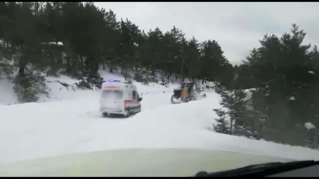 Karla mücadele ekipleri acil vakalar için aralıksız çalıştı