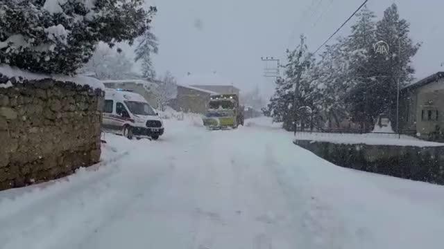 Karla mücadele ekipleri acil vakalar için aralıksız çalıştı (2)
