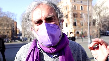 Quirinale, Popolo viola in piazza contro Berlusconi: "Si è ritirato in cambio di qualcosa?"