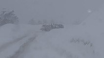 Abant Tabiat Parkı yolunda kar nedeniyle trafik aksadı