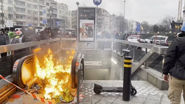 Disturbios al término de una protesta en Bruselas contra las restricciones