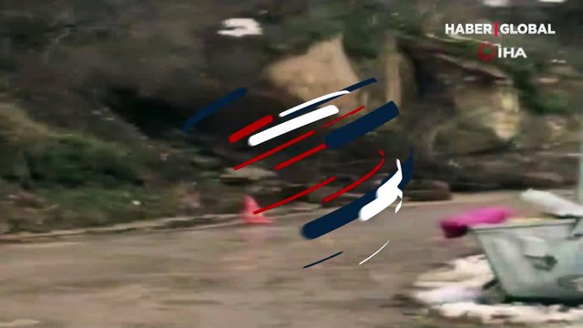 Artvin'de heyelan anı kamerada! 4 köy ulaşıma kapandı