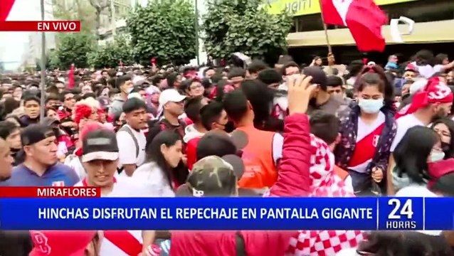 Marea 'blanquirroja' en Miraflores: hinchas alientan a la selección peruana ante Australia