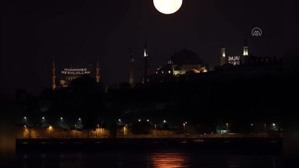 (TIMELAPSE) İstanbul'da "Süper Ay"