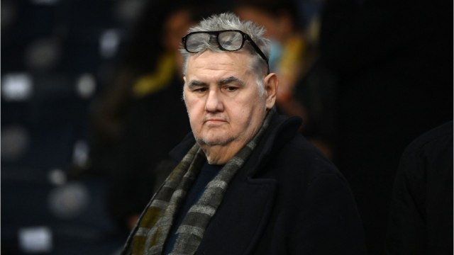 GALA VIDEO - Pierre Ménès hospitalisé et « quasiment dans le coma : son avocat donne des nouvelles peu rassurantes