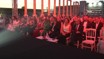 İzmir'de 'tarihi' defile: Tüm gelir lösemili çocukların ailelerine aktarılacak