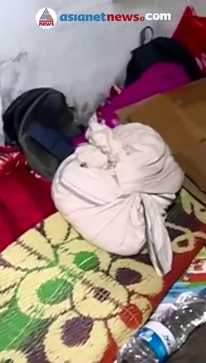 വീടുമുങ്ങുമ്പോള്‍, 15 ദിവസമെത്തിയ കുഞ്ഞിനെ മാറോടണക്കി സുരക്ഷിതയാക്കി ഒരമ്മ