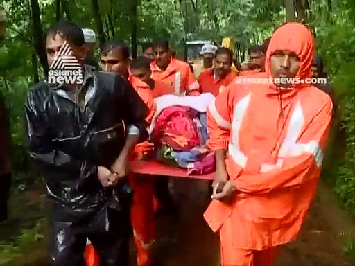 വിലങ്ങാടെ ഉരുള്‍പൊട്ടലില്‍ ദാസ് രക്ഷപെട്ടെങ്കിലും ഭാര്യയടക്കം നാലുപേരാണ് മണ്ണിന് അടിയില്‍പ്പെട്ട് മരിച്ചത്