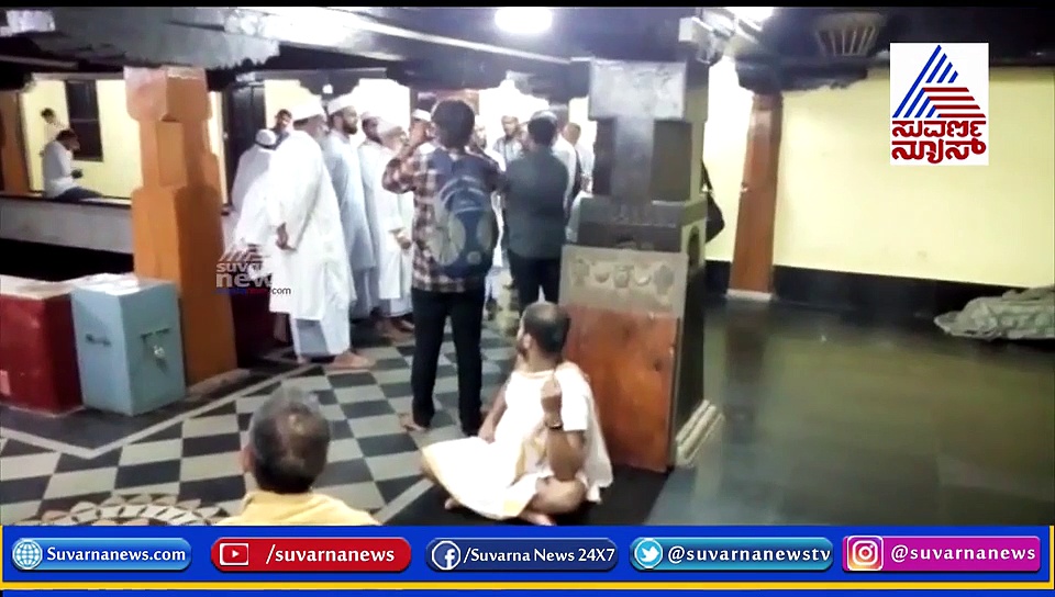 ಪೇಜಾವರ ಮಠದ ಮುಂದೆ ಮುಸ್ಲಿಮರ ಗುಂಪು: ಶ್ರೀಗಳ ಸ್ಮರಣೆಯ ಕಂಪು!
