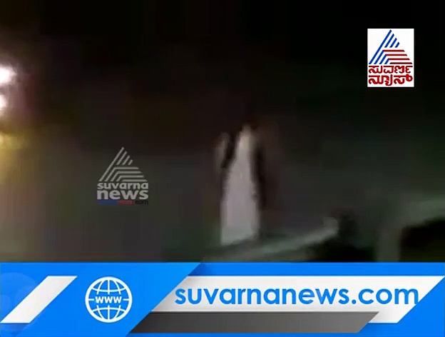 ಡ್ರಾಪ್​ ಕೇಳಲು ಶ್ರೀರಂಗಪಟ್ಟಣದ ರಸ್ತೆ ಬದಿ ನಿಂತಿತ್ತಂತೆ ದೆವ್ವ..?