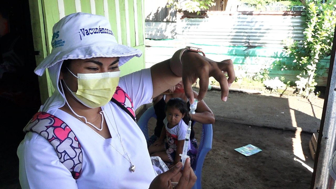 Inmunizan contra la Covid-19 a pobladores del municipio de Mateare