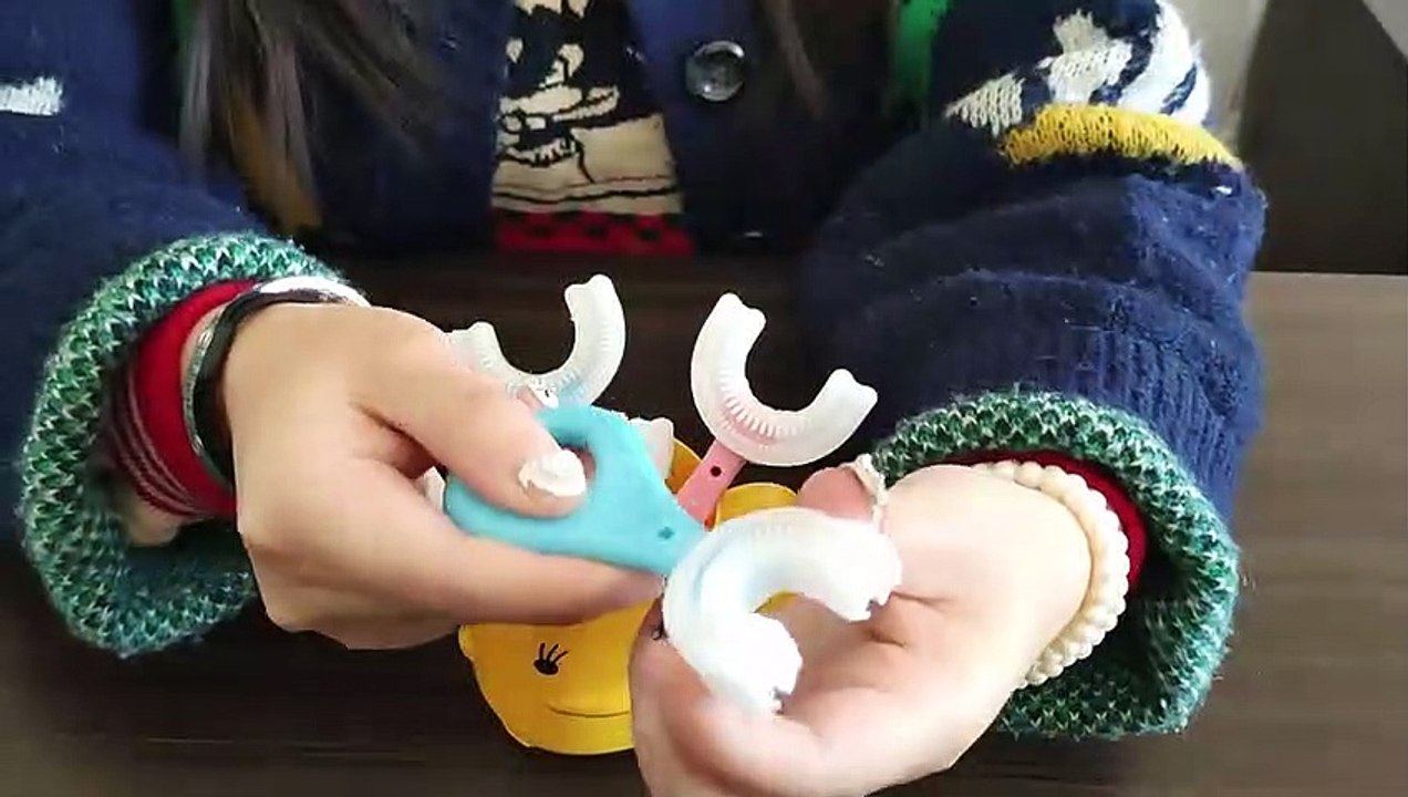 Sikat Gigi Bentuk U 22