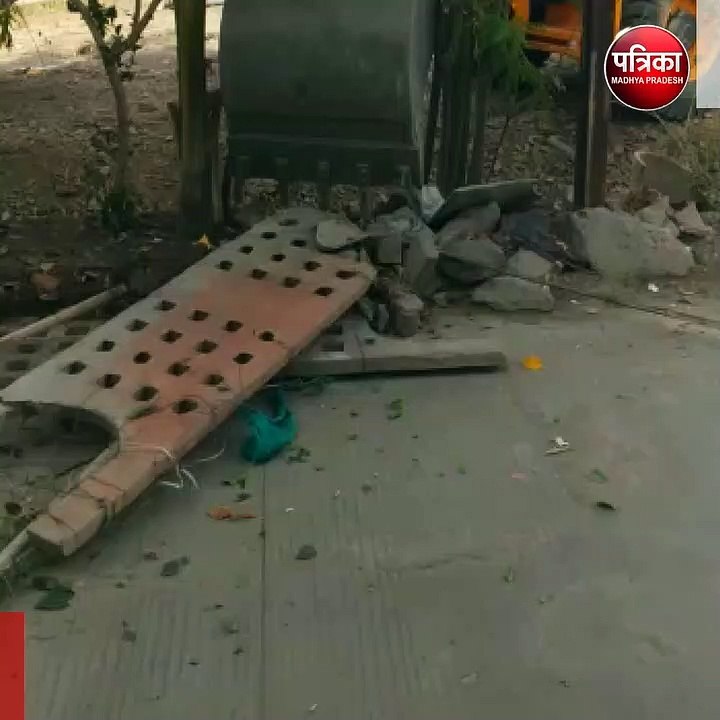 उज्जैन (मप्र): अब नगर निगम खुद उखाड़ रहा हरे भर...
