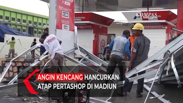 Hujan Disertai Angin Kencang Hancurkan Atap Pertashop di Madiun