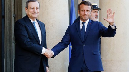 "Aide-moi, mon ange !" : Macron interpellé par une passante lors d’un déplacement (VIDÉO)