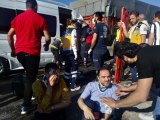 Kamyona çarpan minibüsteki 13 kişi yaralandı
