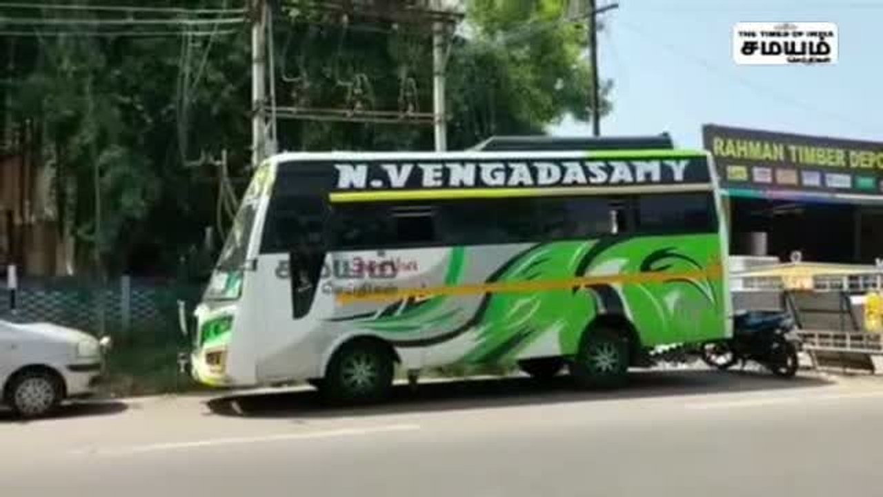 வேன் கவிழ்ந்து விபத்து; மில் பணியாளர்கள் 15 பேர...