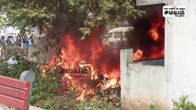 குரோம்பேட்டை ரயில்வே நிலையத்தில் பயங்கர தீ விபத்து; டூவீலர்கள் எரிந்து நாசம்!