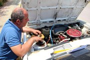 Antalya'da yaşayan adam otomobiline kurduğu sistemle yakıttan yarı yarıya tasarruf sağlıyor!