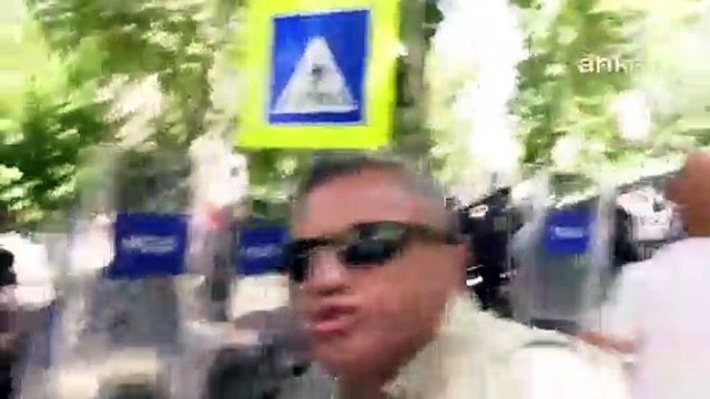 Birleşik Kamu İş üyelerine TÜİK önünde müdahale: Genel Başkan Mehmet Balık da gözaltında