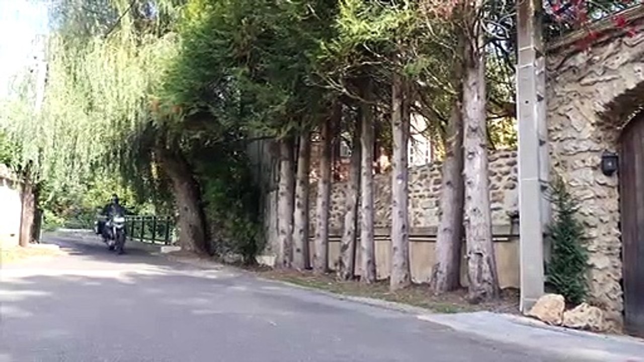 Essai Moto Guzzi V85TT Travel _ unique !