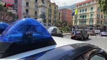 Castellammare di Stabia (NA) - Scippa una donna in villa comunale: inseguito e arrestato dai carabinieri (09.06.22)