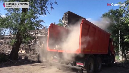 Разбор завалов в Мариуполе и жизнь в окопах в Донецкой области