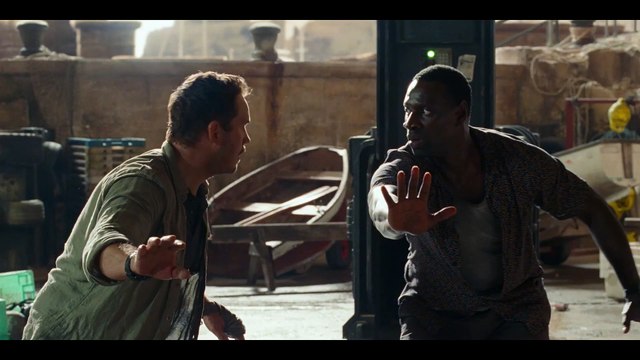 Jurassic World Le Monde D'après Film Extrait - Barry et Owen