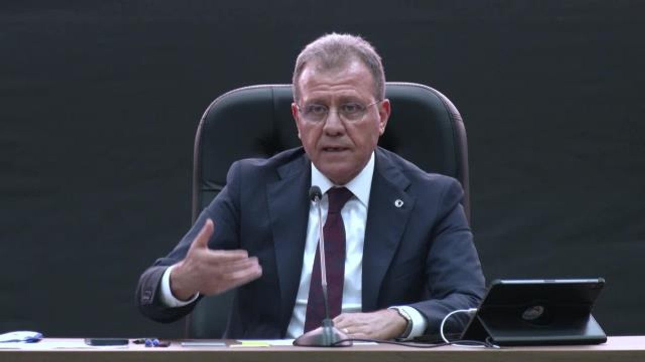 Vahap Seçer, Seka Limanı'nda Süren Çalışmaları Değerlendirdi: "Mevzuat Dışına Çıkıldığı Noktada Gerekli Müdahaleyi Yaparız"