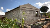 Ecological houses for the displaced in Mozambique