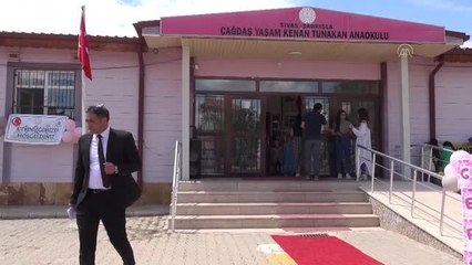 Anaokulu öğrencileri atık malzemelerle kostüm defilesi düzenledi