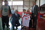 Hentbol Federasyonu Başkanı Kılıç, 10 yaşındaki Serkan'a verdiği maç sözünü yerine getirdi