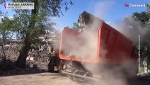 Les travailleurs russes nettoient la ville de Marioupol, dévastée par les bombardements russes