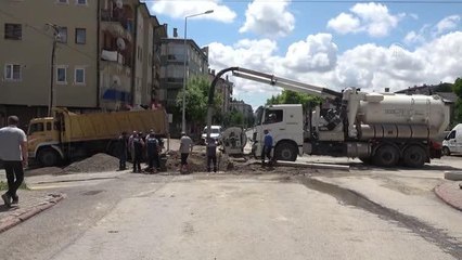 Belediye, sağanak sonrası altyapı ve yollarda çalışma yapıyor