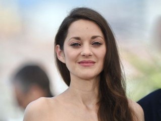 Marion Cotillard poussée dans les bras d’un acteur américain ? "J’ai fini par me rendre à un rendez-vous"