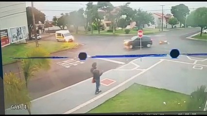Vídeo mostra momento em que carro passar por cima de motociclista no Maria Luiza