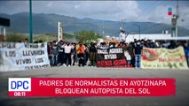 Padres de normalistas en Ayotzinapa bloquean Autopista del Sol