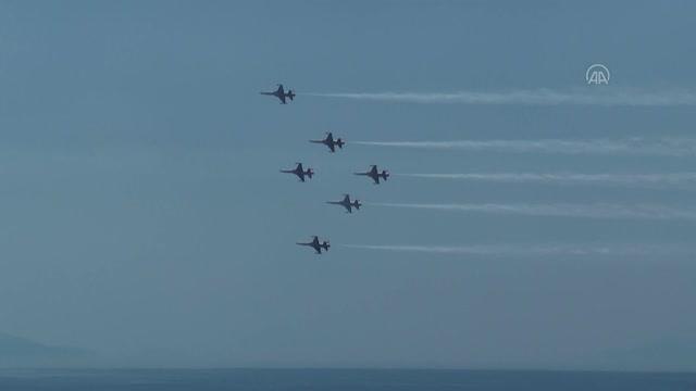 Türk Yıldızları Efes-2022 Tatbikatı kapsamında gösteri uçuşu yaptı