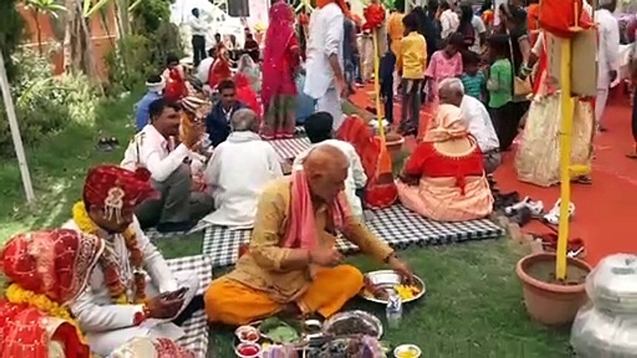 3 समाज के 5 जोड़े ने अग्नि के समक्ष लिए फेरे