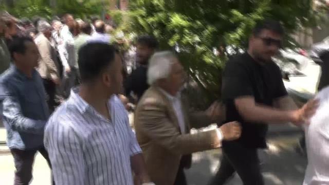 Birleşik Kamu-İş: Mali Sekreterimiz Mücahit Dede Yoğun Polis Saldırısı Sonucunda Kalp Krizi Geçirerek Kaldırıldığı Hastanede Anjiyoya Alındı