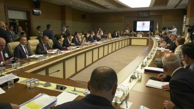 Sosyal Medya Yasası TBMM Adalet Komisyonu'nda. Özgür Özel'den İktidara: Ayarını Bozduğun Kantar Gün Gelir Seni Tartar