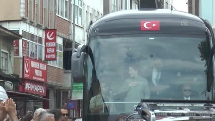 İYİ Parti Genel Başkanı Akşener, Karasu ve Ferizli'de esnafı ziyaret etti