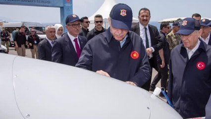 Cumhurbaşkanı Erdoğan, Bayraktar TB2 SİHA'yı imzaladı
