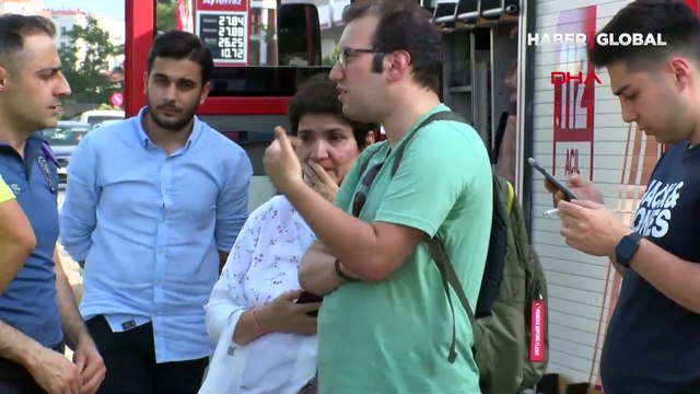 Kadıköy’de seyir halindeki otomobil alev alev yandı